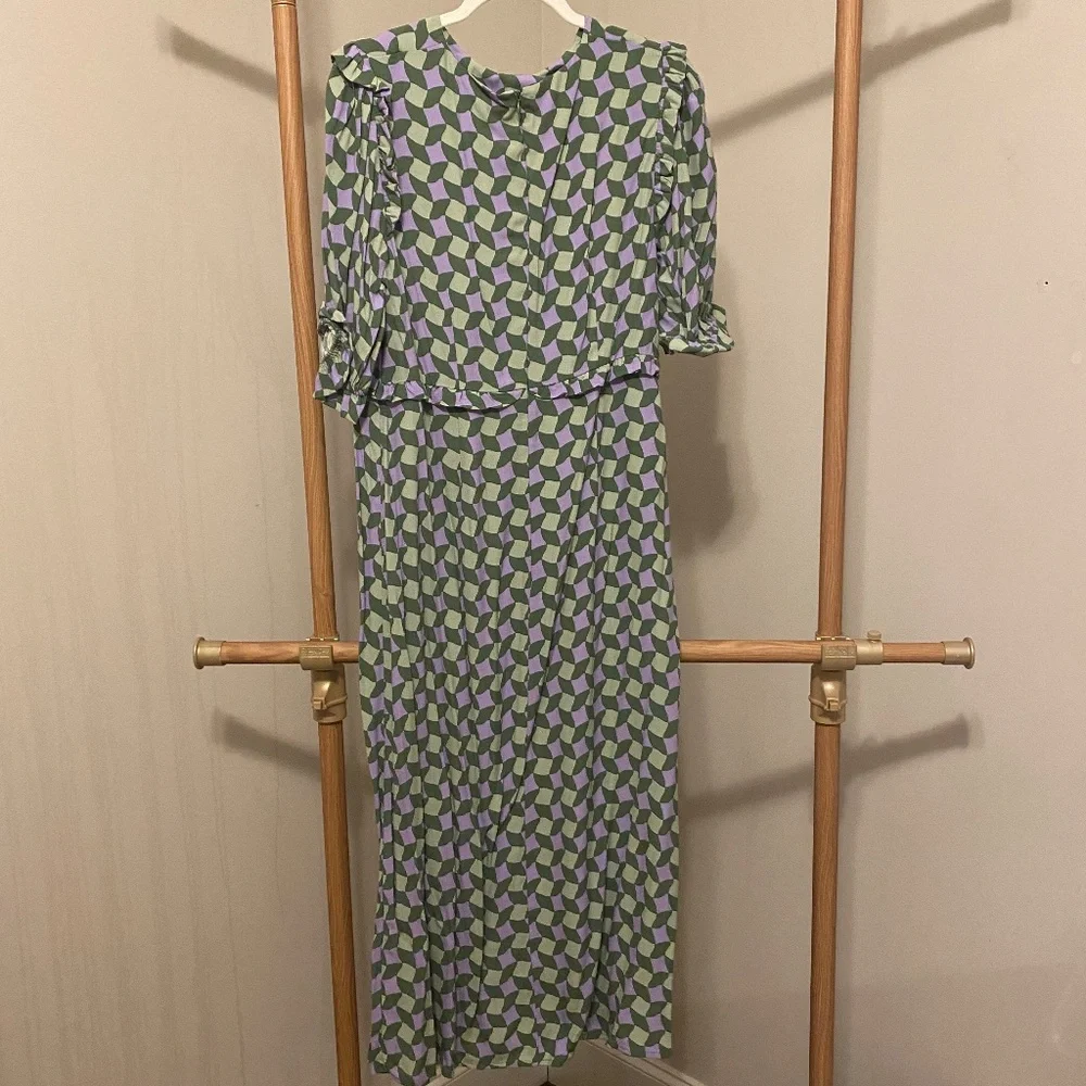 Retro Midi Dress with Sweet Ruffle Detailing
